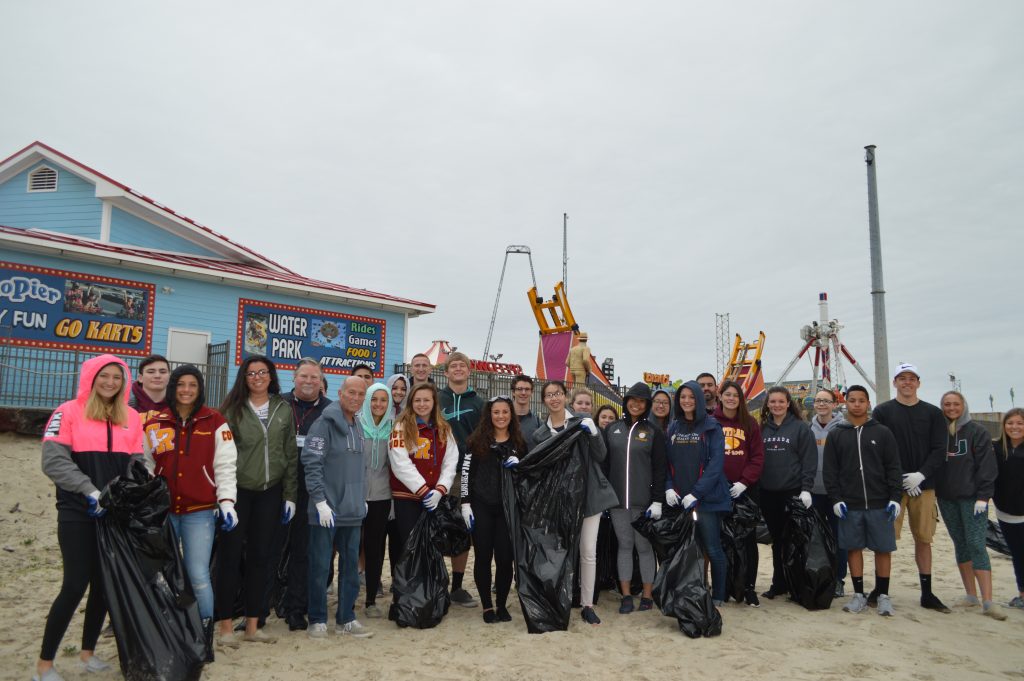 Student volunteers from Central Regional High School participating in a beach cleanup in Seaside Heights, April 27, 2016. (Photo: Daniel Nee)