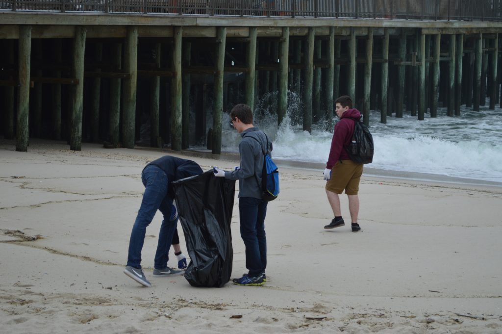 Student volunteers from Central Regional High School participating in a beach cleanup in Seaside Heights, April 27, 2016. (Photo: Daniel Nee)