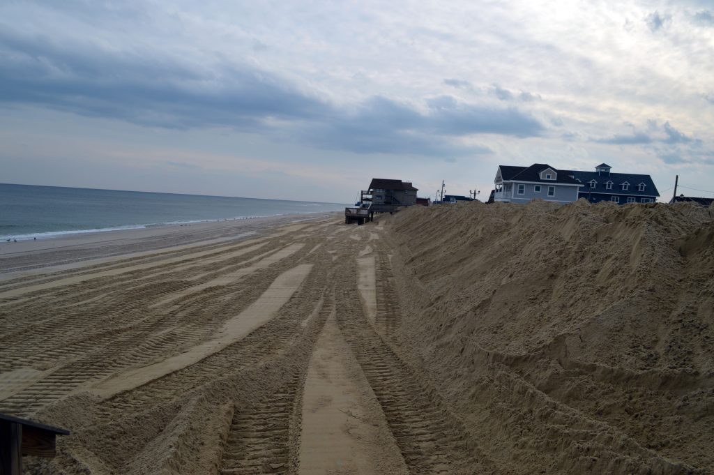Work continues to rebuild protective berms in Ortley Beach following a nor'easter, Feb. 2, 2017. (Photo: Daniel Nee)