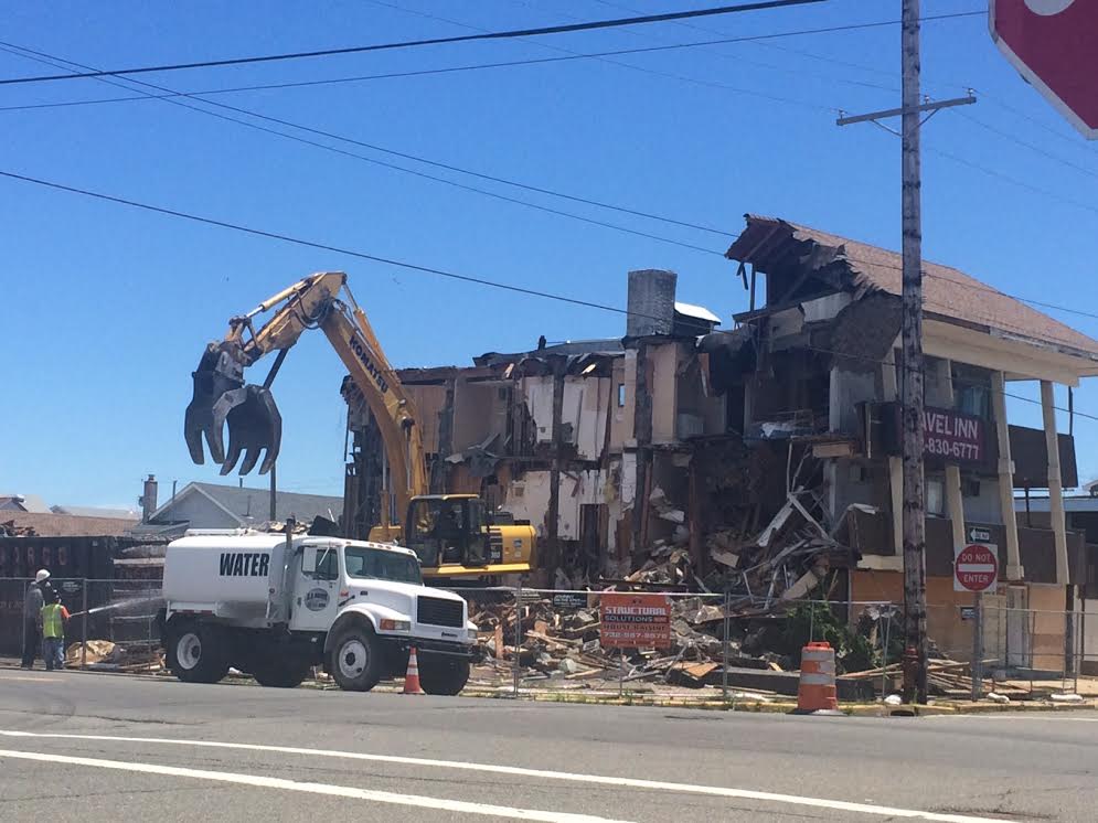 Demolition ongoing at the former Travel Inn site in Seaside Heights. (Photo: Catherine Galioto)