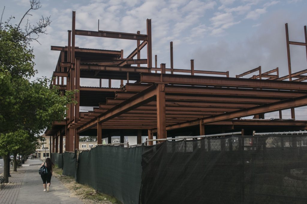 The steel building at Hamilton Avenue in Seaside Heights, Sept. 2018. (Photo: Daniel Nee)