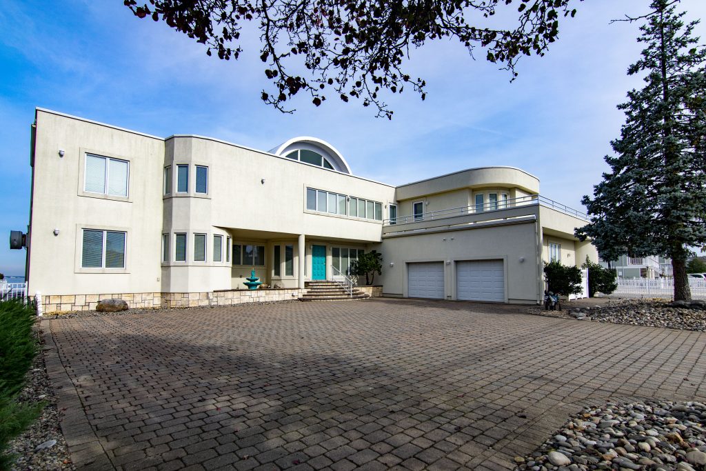 Actor Joe Pesci's Lavallette home, currently listed for sale. (Photo Credit: TopTenRealEstateDeals.com)