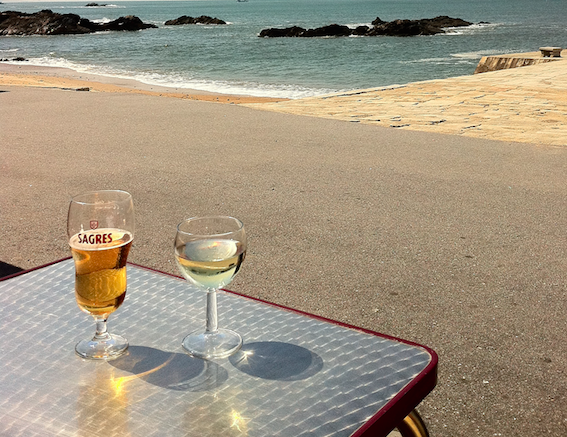 Wine on the Beach (Photo: nickodoherty/Flickr)