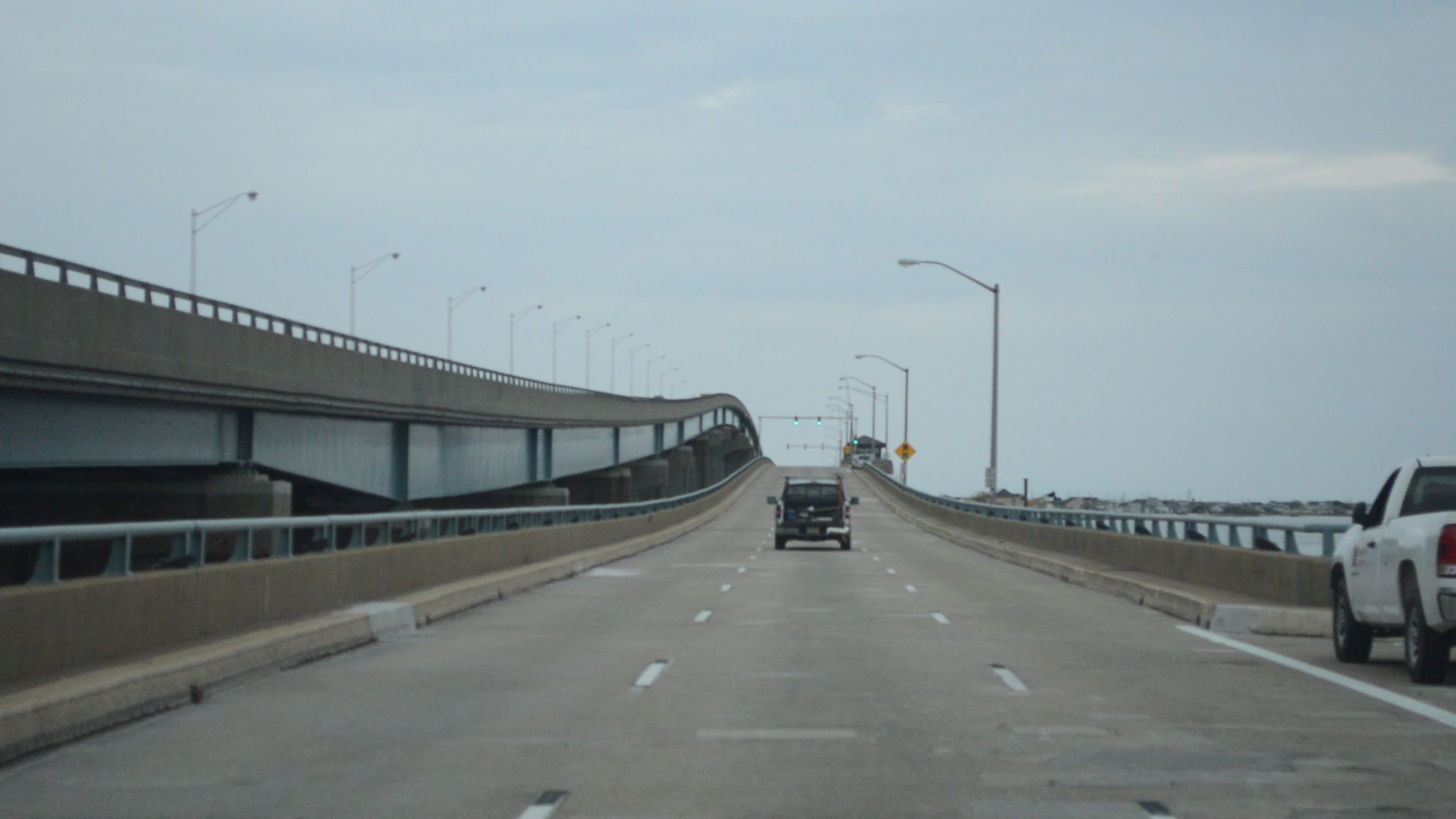 Traffic flows over the Thomas A. Mathis Bridge. (Photo: Daniel Nee)