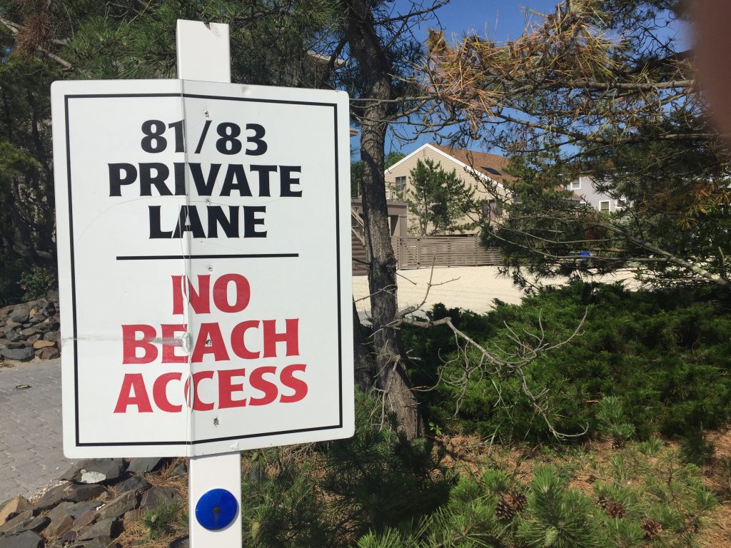 No beach access at a private lane up to the sand. Photo: Daniel Nee