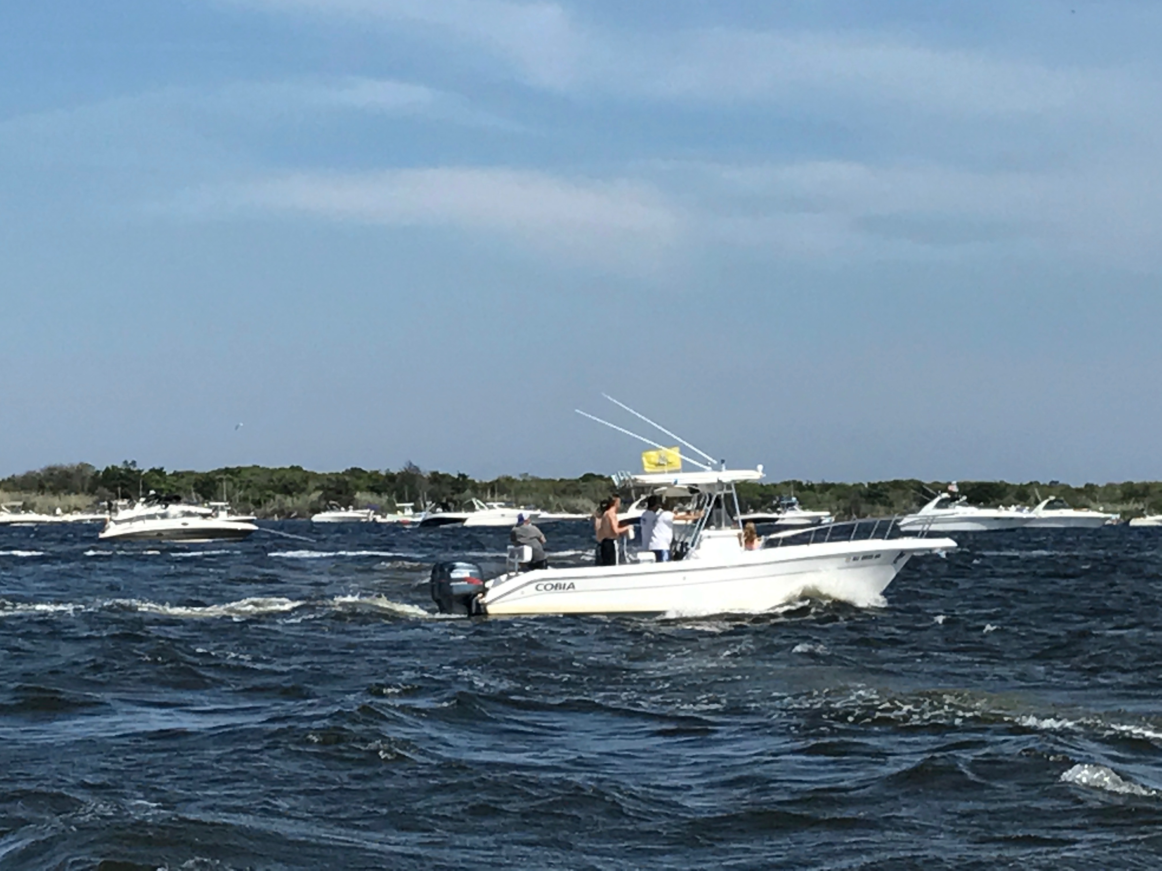 Boaters beating the heat at Tices Shoal, Sunday, June 11, 2017. (Photo: Daniel Nee)