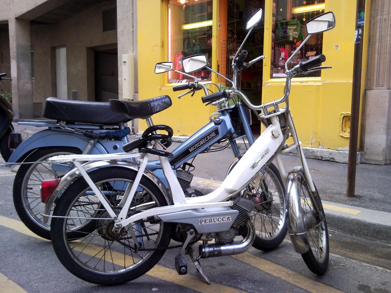 Mopeds (Credit: Daniel Levy/ Flickr)