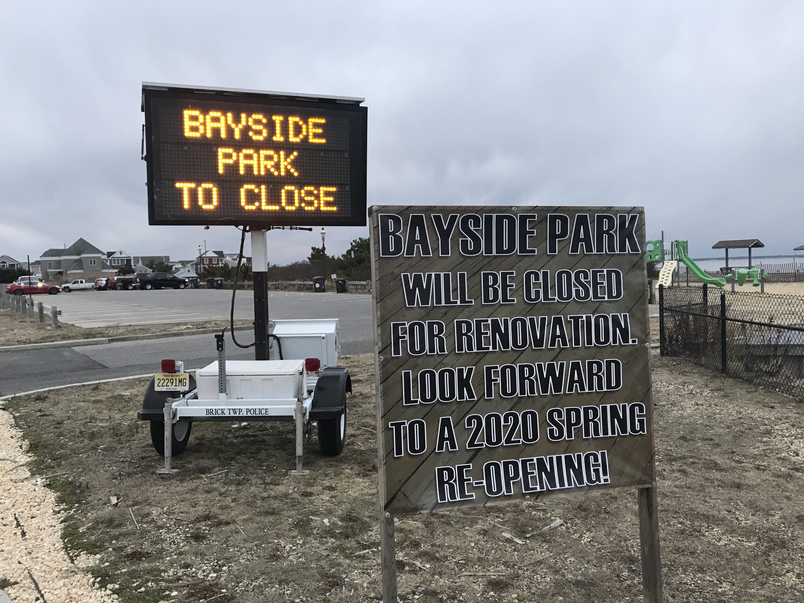 Signs notifying residents of the closure of Bayside Park for reconstruction, Jan. 2020. (Photo: Daniel Nee)