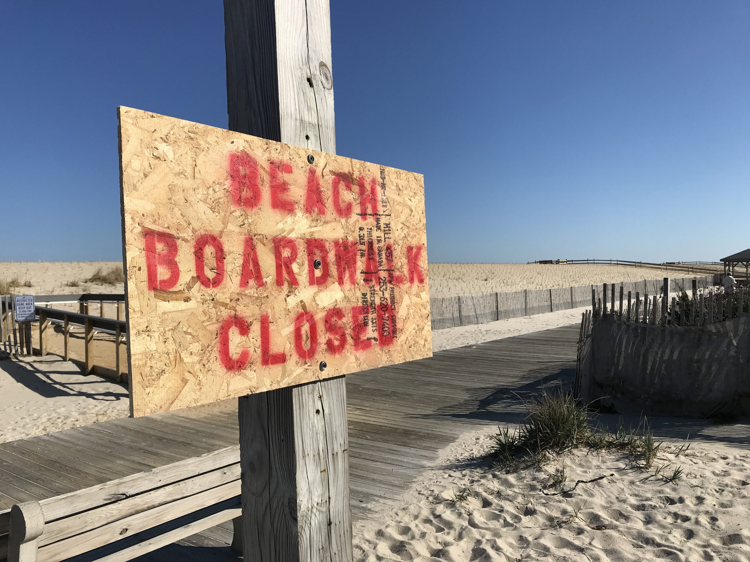A sign posted at the Lavallette boardwalk entrance on President Avenue, March 26, 2020. (Photo: Daniel Nee)