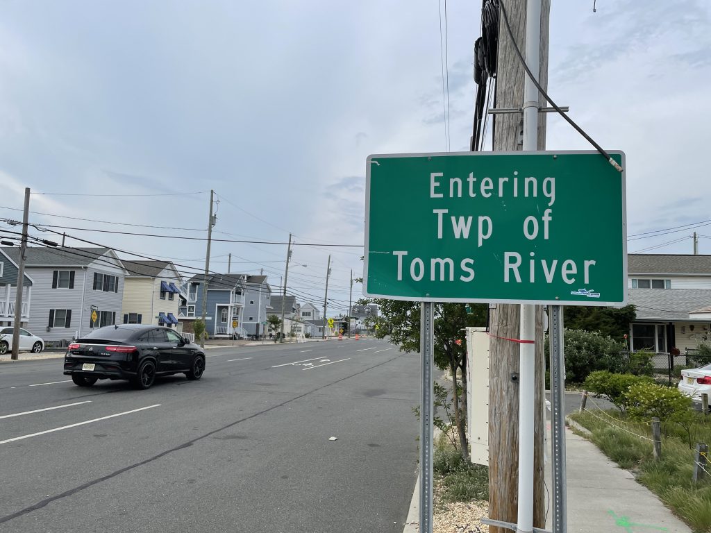 The entrance to Toms River's North Beach portion from Lavallette, on Route 35 north. (Photo: Daniel Nee)