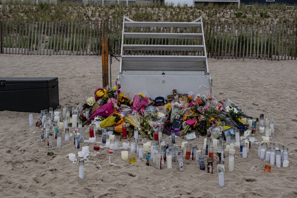 A memorial set up at the 21st Street Beach in South Seaside Park honoring lifeguard Keith Pinto, Sept. 2021. (Photo: Daniel Nee)