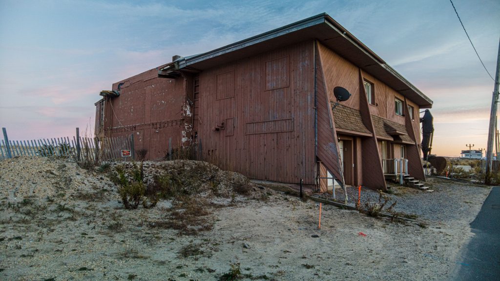 The former Joey Harrison's Surf Club, weeks before final demolition, Nov. 2021. (Photo: Daniel Nee)