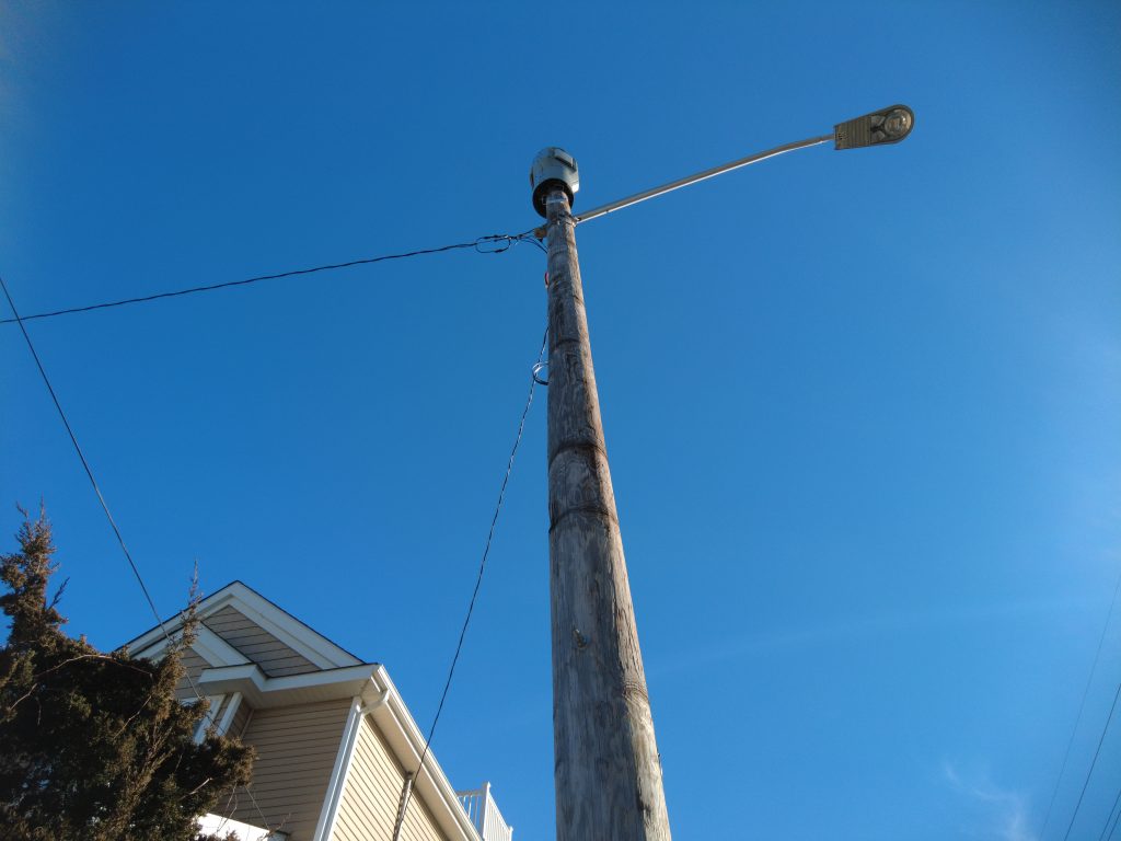A small cell 5G node installed along Route 35 in Lavallette, March 2022. (Photo: Daniel Nee)