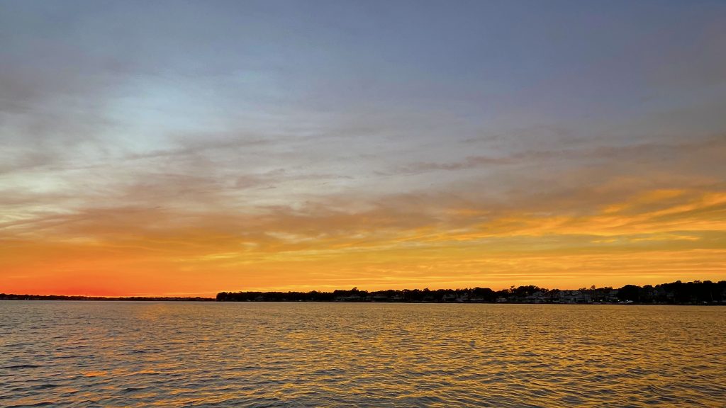 Sunset on Barnegat Bay, N.J. as the remnants of Hurricane Ian approach, Sept. 29, 2022. (Photo: Daniel Nee)