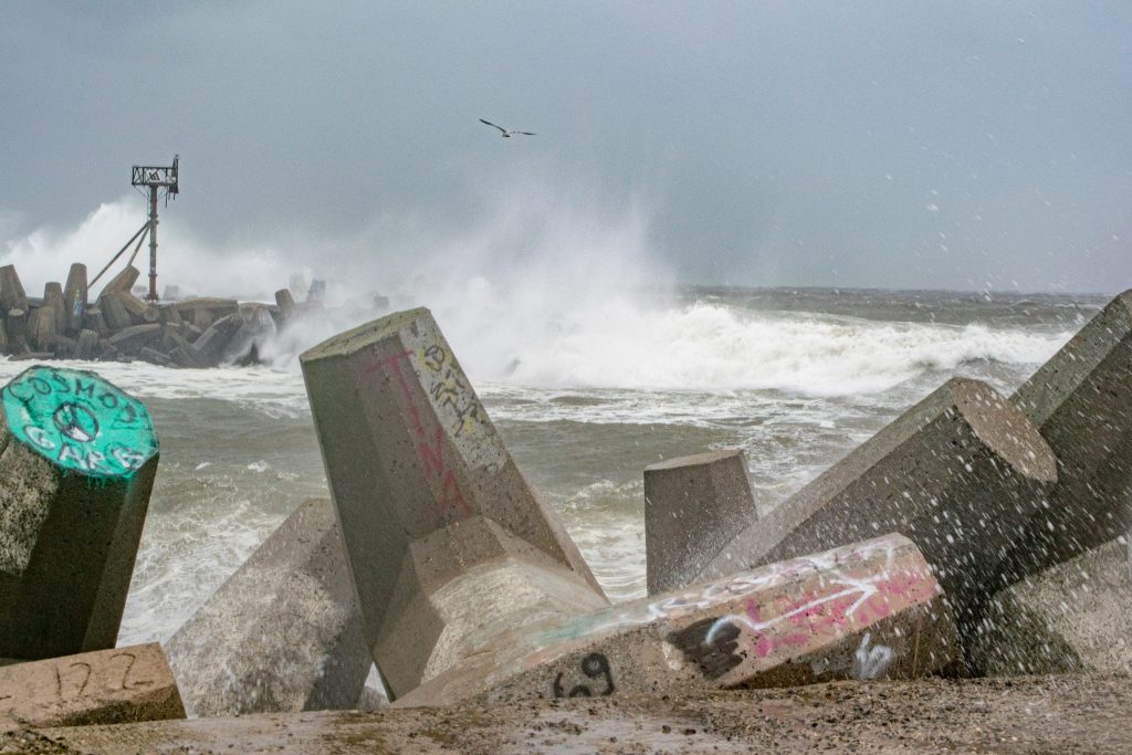 Heavy surf generated by the remnants of Hurricane Ian pound the shoreline in Ocean County, N.J., Oct. 2, 2022. (Photo: Daniel Nee)