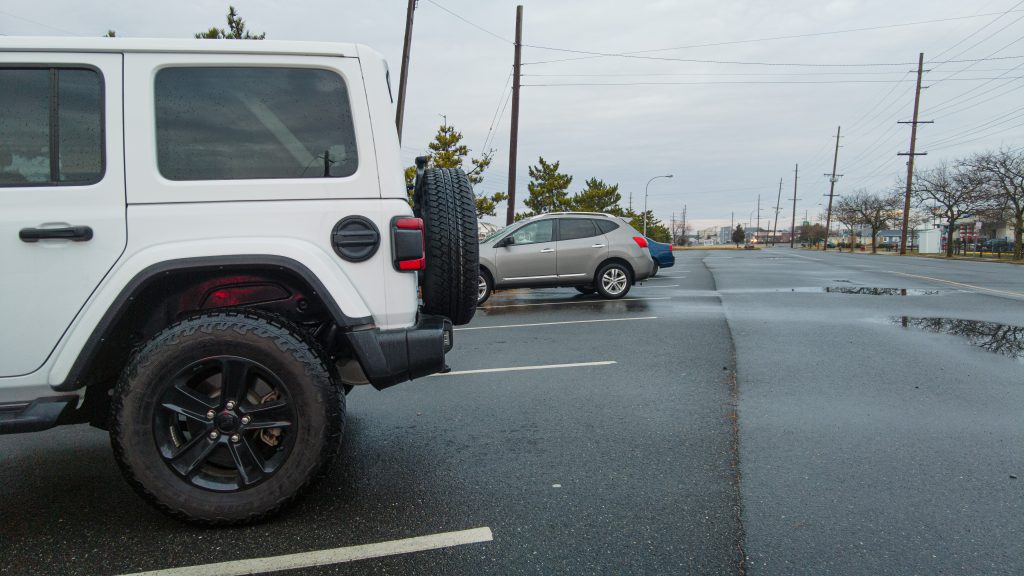 Vehicles park in angled spaces in Seaside Heights, Feb. 2023. (Photo: Daniel Nee)