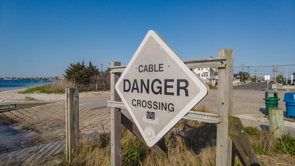 A cable crossing sign remains at the site of a de-energized transmission line in Seaside Park which is planned to be replaced in 2023. (Photo: Shorebeat)