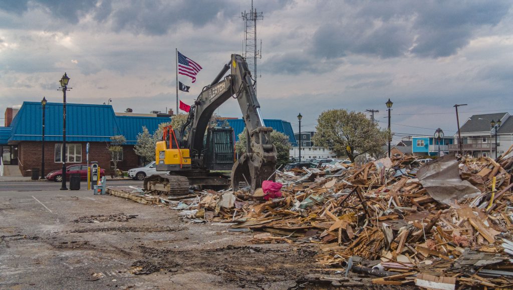 The demolition of Bobber's Restaurant, Seaside Heights, N.J. (Photo: Shorebeat)