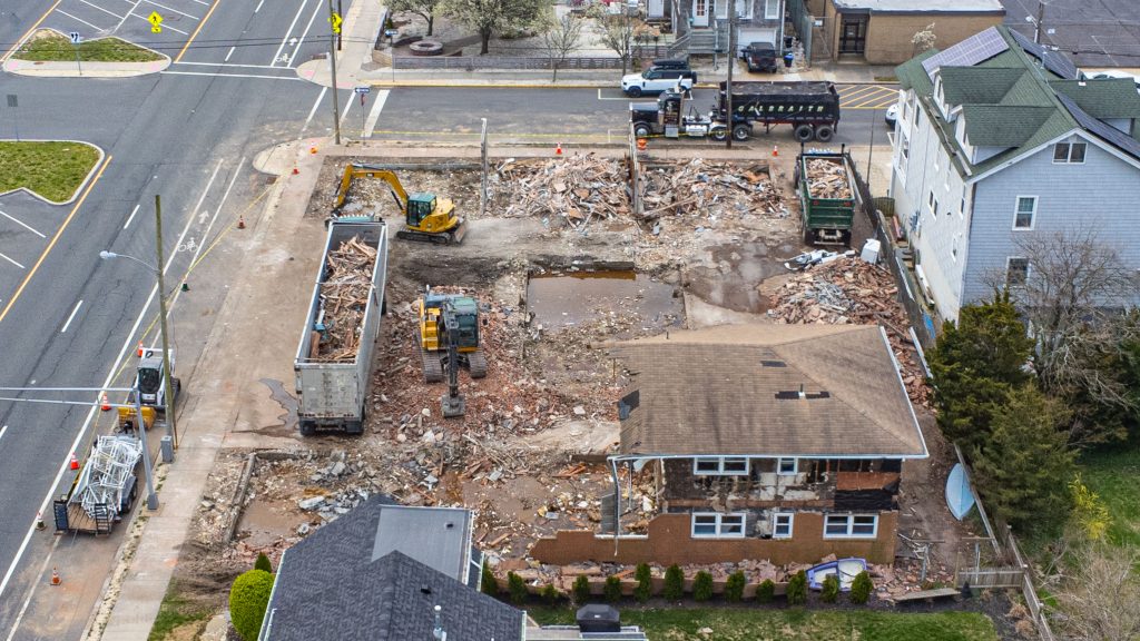 The Park Central apartment Complex in Seaside Park, N.J., is demolished. (Photo: Shorebeat)