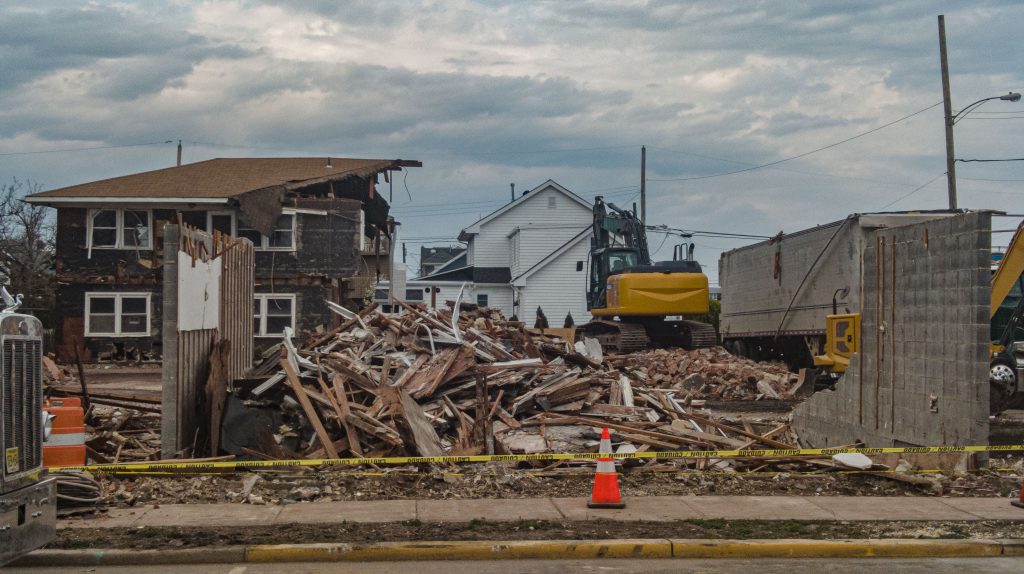 The Park Central apartment Complex in Seaside Park, N.J., is demolished. (Photo: Shorebeat)