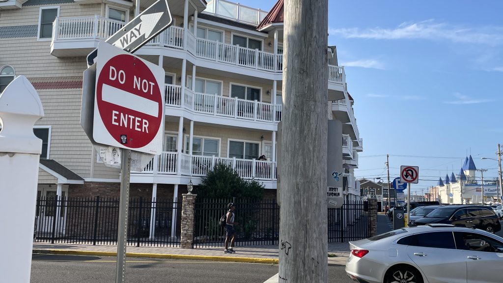 A sign on a one-way street in Seaside Heights, N.J., July 2023. (Photo: Shorebeat)