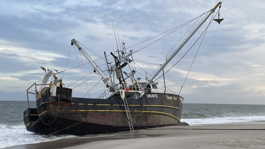 A 77-foot commercial fishing vessel runs aground in Point Pleasant Beach, N.J., Nov. 17, 2023. (Photo: Shorebeat)